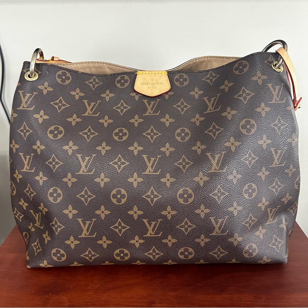 LOUIS VUITTON | Graceful PM hobo in classic Monogram canvas 🚨SEE PHOTOS🚨